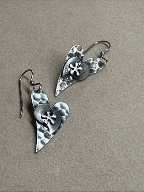 Funky Heart Drop Fishhook earrings silver tone